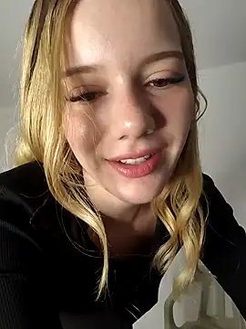 NicoleCut online show from 17, 2, 2025