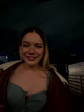 Snapshot of NicoleCut chatting on 12, 10, 2025 NicoleCut online show from 12, 10, 2025