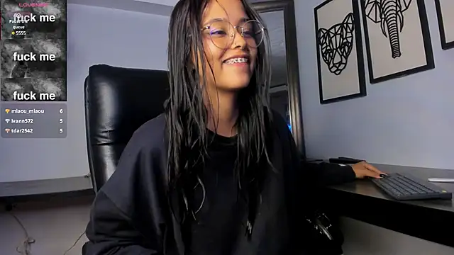 Ariana Pierce online show from 4, 2, 2025