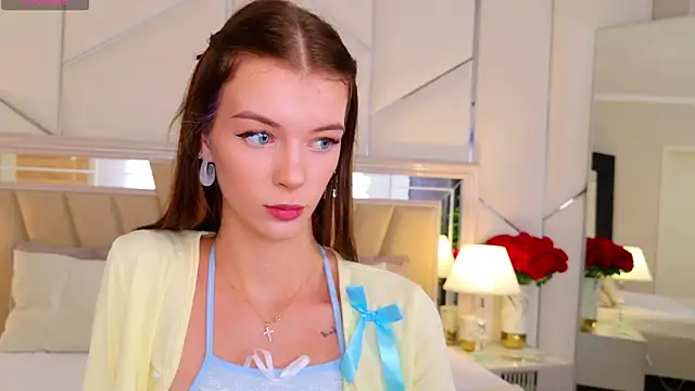 Snapshot of MeganMour chatting on 11, 10, 2025 MeganMour online show from 11, 10, 2025