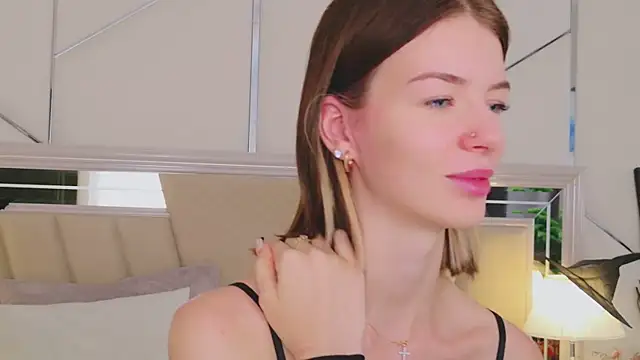 Snapshot of MeganMour chatting on 27, 10, 2025 MeganMour online show from 27, 10, 2025