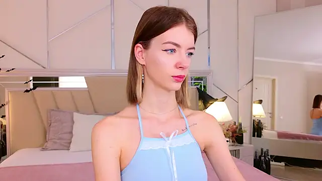 Snapshot of MeganMour chatting on 4, 11, 2025 MeganMour online show from 4, 11, 2025