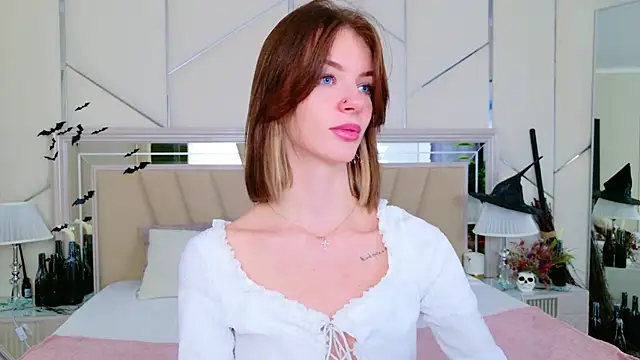 Snapshot of MeganMour chatting on 30, 10, 2025 MeganMour online show from 30, 10, 2025