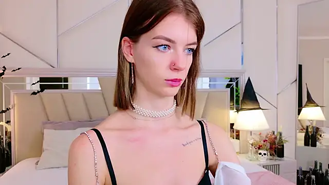 Snapshot of MeganMour chatting on 1, 11, 2025 MeganMour online show from 1, 11, 2025