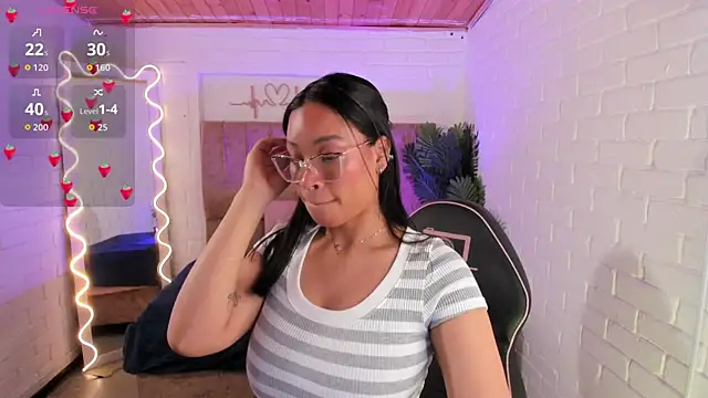 Snapshot of penelope_tay1 chatting on 14, 10, 2025 penelope tay1 online show from 14, 10, 2025