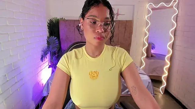 Snapshot of penelope_tay1 chatting on 6, 11, 2025 penelope tay1 online show from 6, 11, 2025