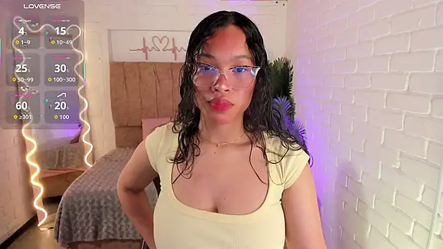 Snapshot of penelope_tay1 chatting on 24, 10, 2025 penelope tay1 online show from 24, 10, 2025