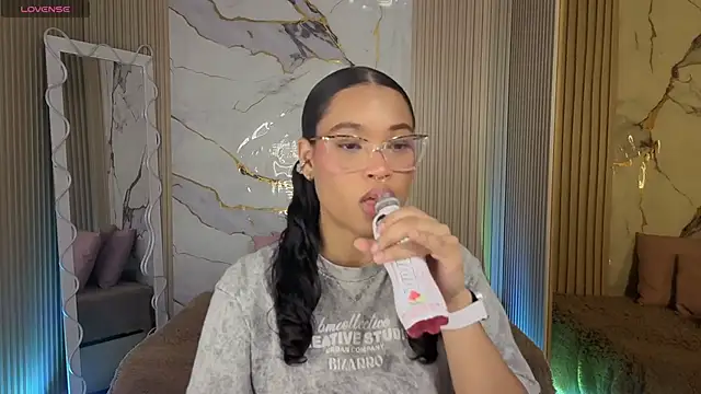 penelope tay1 online show from 17, 4, 2026