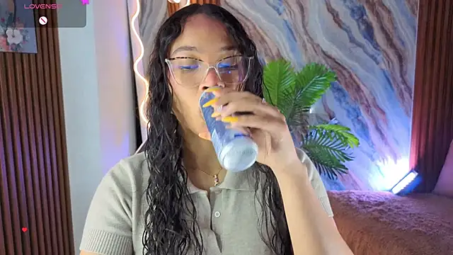 penelope tay1 online show from 11, 6, 2026