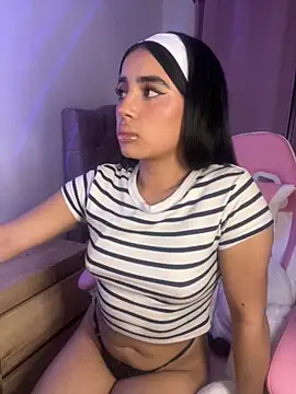 Snapshot of Emily-14 chatting on 13, 11, 2025 Emily-14 online show from 13, 11, 2025