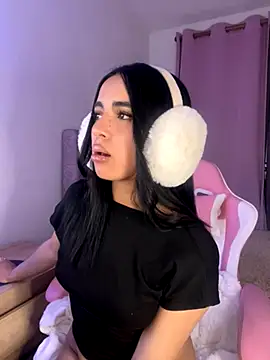 Snapshot of Emily-14 chatting on 27, 11, 2025 Emily-14 online show from 27, 11, 2025