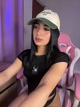 Snapshot of Emily-14 chatting on 16, 1, 2026 Emily-14 online show from 16, 1, 2026