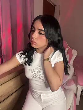 Snapshot of Emily-14 chatting on 22, 12, 2025 Emily-14 online show from 22, 12, 2025