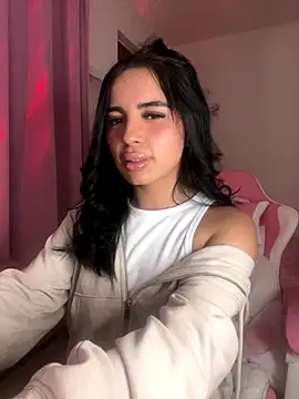 Snapshot of Emily-14 chatting on 21, 12, 2025 Emily-14 online show from 21, 12, 2025