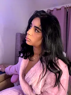 Snapshot of Emily-14 chatting on 26, 11, 2025 Emily-14 online show from 26, 11, 2025