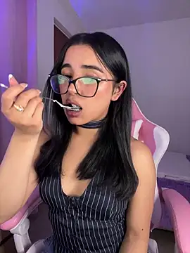 Snapshot of Emily-14 chatting on 13, 2, 2026 Emily-14 online show from 13, 2, 2026