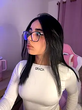 Snapshot of Emily-14 chatting on 18, 11, 2025 Emily-14 online show from 18, 11, 2025