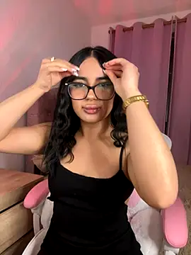 Snapshot of Emily-14 chatting on 11, 11, 2025 Emily-14 online show from 11, 11, 2025