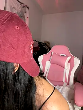 Snapshot of Emily-14 chatting on 29, 10, 2025 Emily-14 online show from 29, 10, 2025