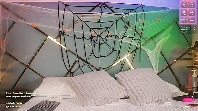 Snapshot of giorgia_13 chatting on 24, 10, 2025 giorgia 13 online show from 24, 10, 2025