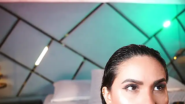 Snapshot of giorgia_13 chatting on 28, 11, 2025 giorgia 13 online show from 28, 11, 2025