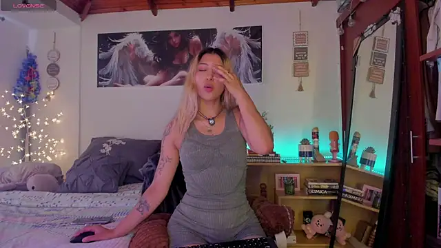Snapshot of cuteweed420 chatting on 27, 4, 2026 cuteweed420 online show from 27, 4, 2026