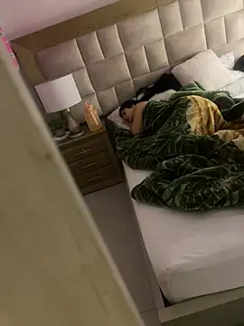 Sweet and caramel online show from 20, 3, 2025