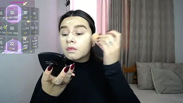 SaraBraun  online show from 3, 12, 2025