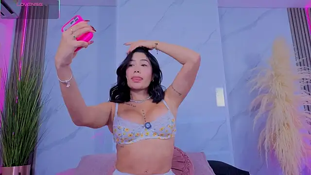 Chlooee   online show from 22, 12, 2025