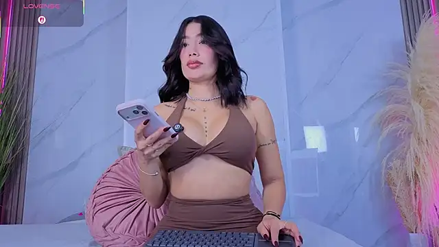 Chlooee   online show from 21, 2, 2026