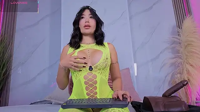 Chlooee   online show from 14, 2, 2026