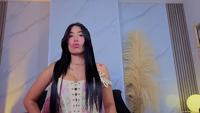 Chlooee   online show from 18, 7, 2026