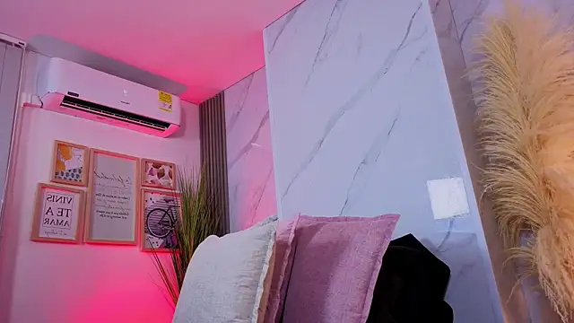 Chlooee   online show from 9, 7, 2026