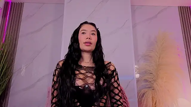 Chlooee   online show from 23, 4, 2026