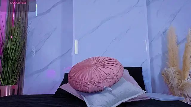 Chlooee   online show from 14, 11, 2025