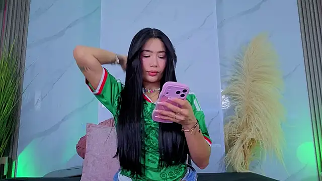 Chlooee   online show from 25, 6, 2026