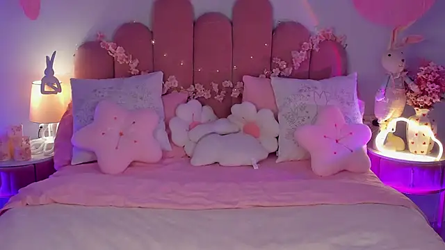 ElsaYoung online show from 2, 4, 2026