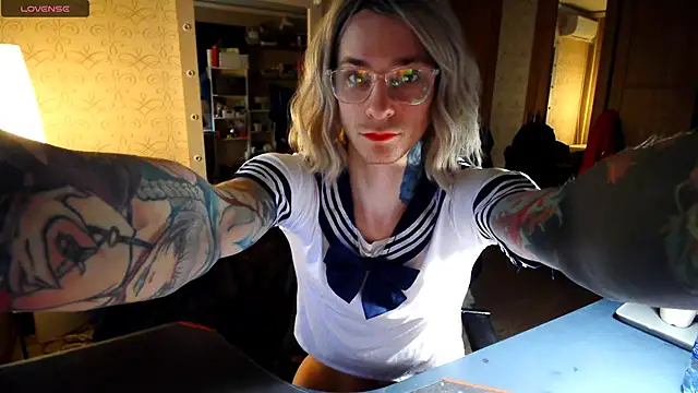 Julia dolls online show from 14, 12, 2025