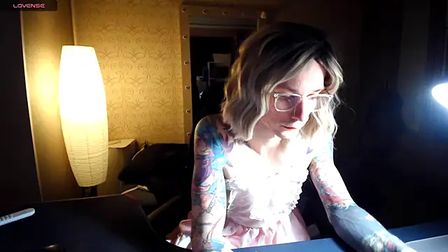 Julia dolls online show from 21, 11, 2025