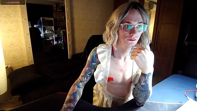 Julia dolls online show from 6, 11, 2025