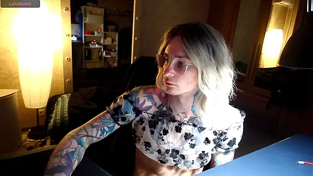 Julia dolls online show from 5, 5, 2026