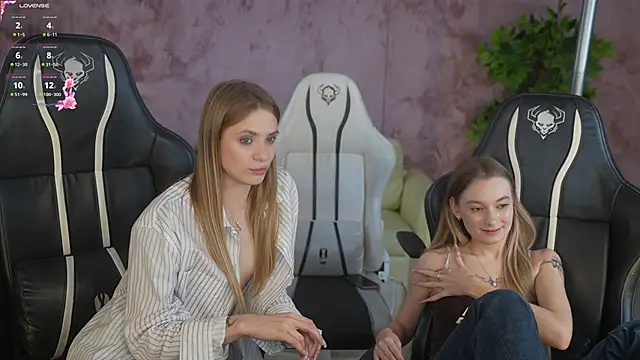 Snapshot of Ewa_Pearl chatting on 3, 11, 2025 Ewa Pearl online show from 3, 11, 2025