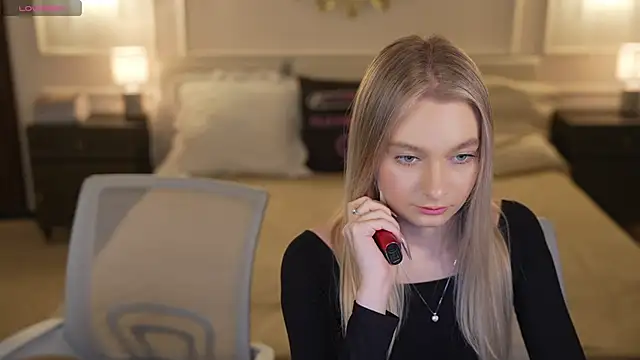 Snapshot of Ewa_Pearl chatting on 1, 12, 2025 Ewa Pearl online show from 1, 12, 2025