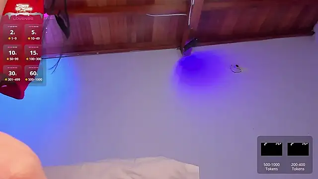 DannaHott17 online show from 2, 1, 2025