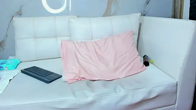 Snapshot of Milaspetite chatting on 9, 3, 2025 Milaspetite online show from 9, 3, 2025