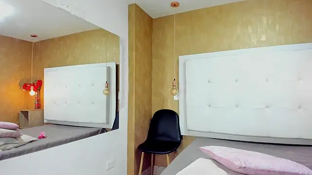 Snapshot of Milaspetite chatting on 28, 11, 2025 Milaspetite online show from 28, 11, 2025