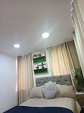 sasi luna online show from 8, 4, 2026