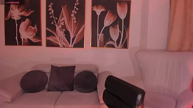 MiaFarrell  online show from 13, 2, 2026