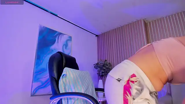IsabelBornner online show from 6, 3, 2025