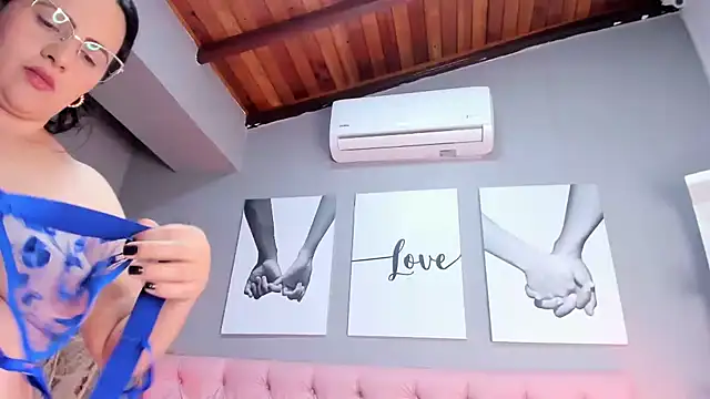 africa holmes online show from 15, 4, 2026